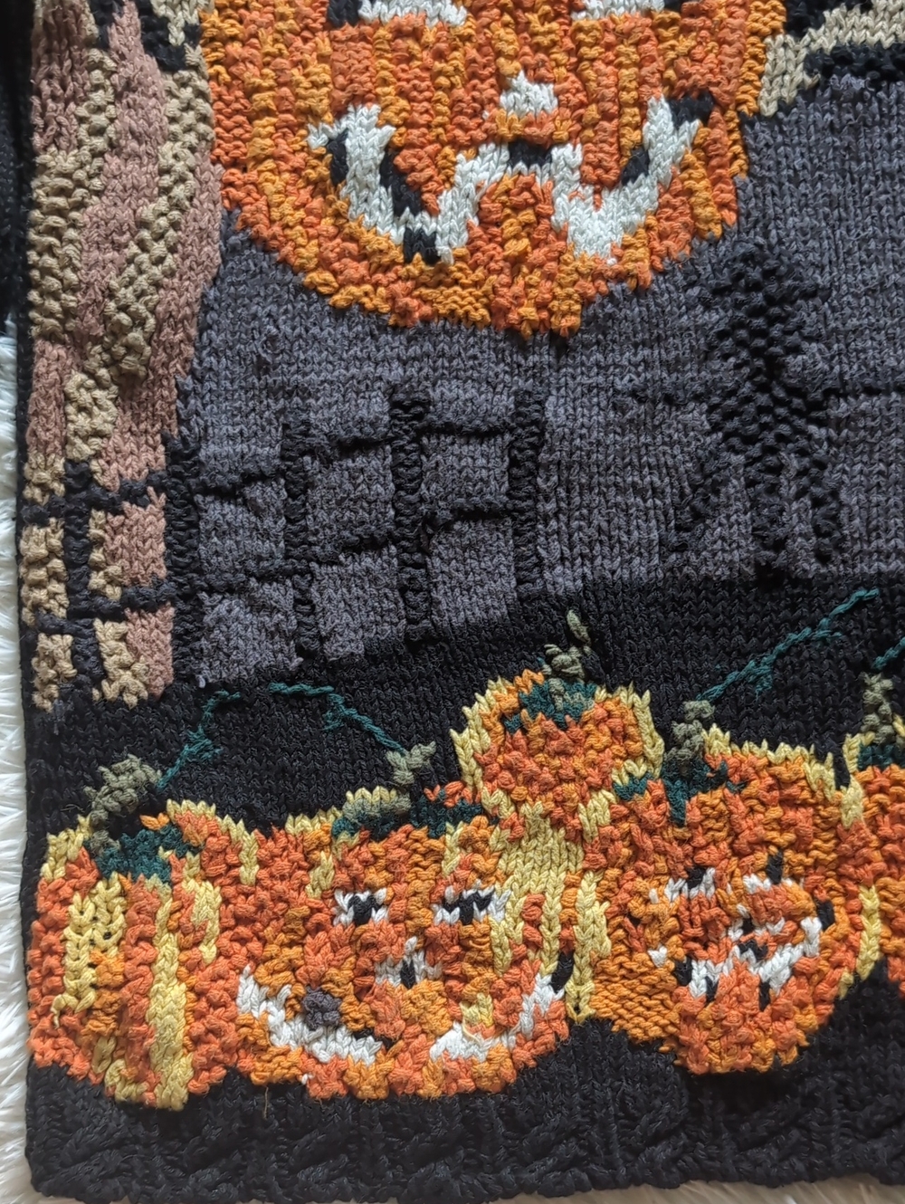 80s Vintage Crystal Kobe Halloween Jack-o'-lanterns & Flying Witch Knit Sweater - Picture 4 of 11